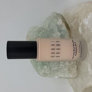 Bobbi Brown Skin Long-Wear Weightless Foundation SPF15 - Ivory